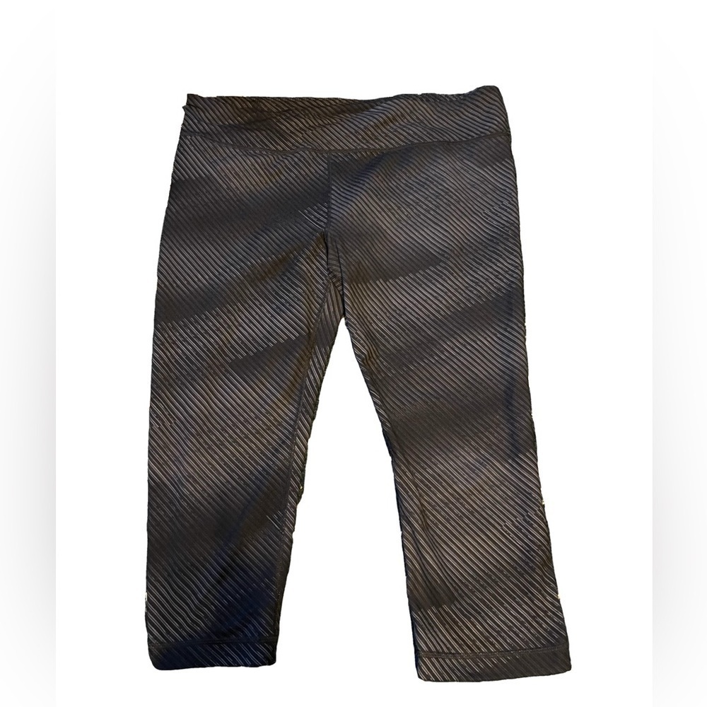 2 capri length yoga leggings